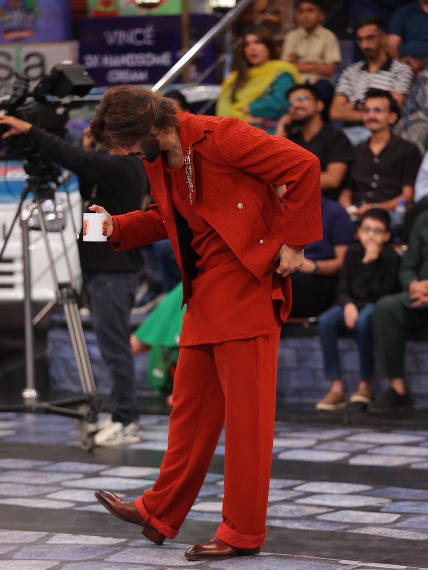 Fahad Mustafa’s Odd Fashion Choice Trolled