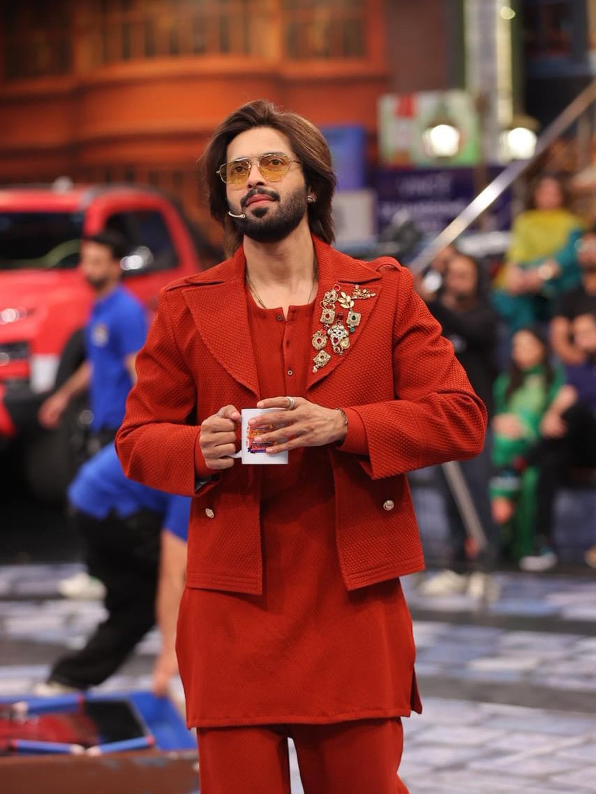Fahad Mustafa’s Odd Fashion Choice Trolled