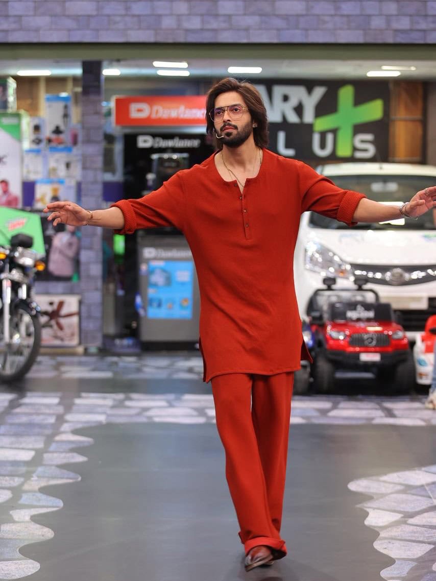 Fahad Mustafa’s Odd Fashion Choice Trolled