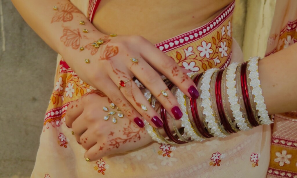 Hania Aamir’s Bold Eid Saree Look Under Fire