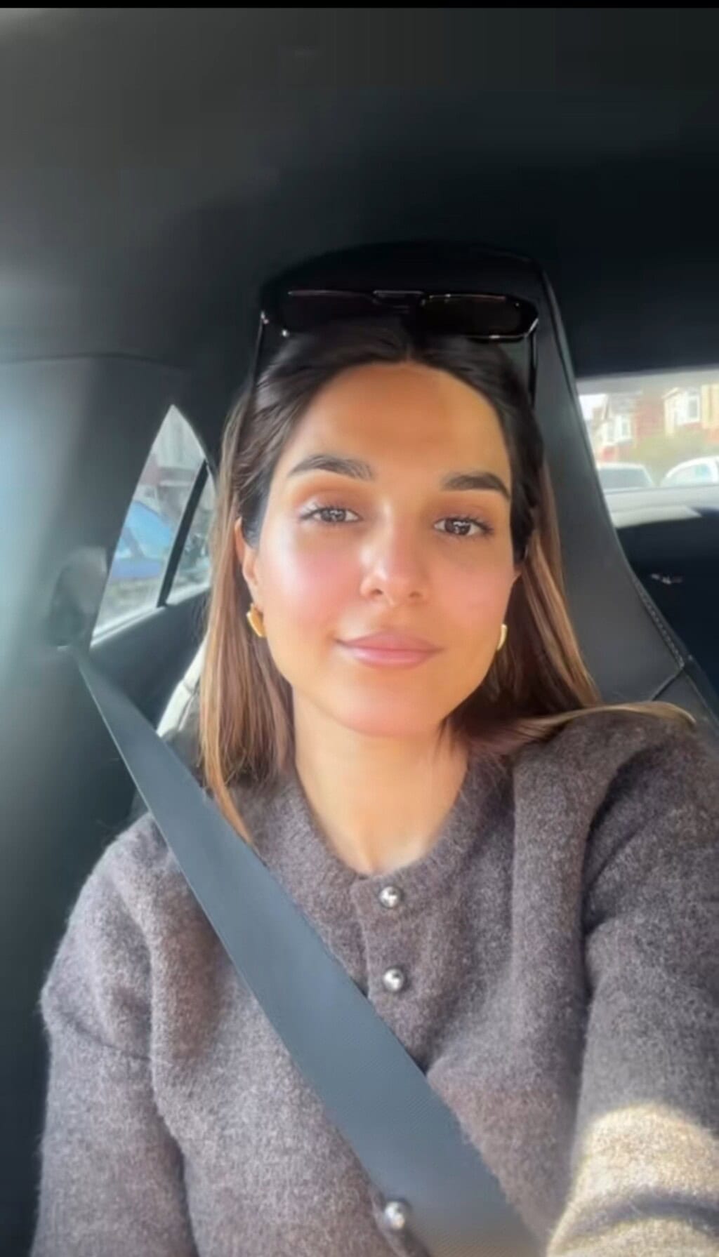 Actress Mehrunisa Iqbal Compares Life in UK Vs Pakistan