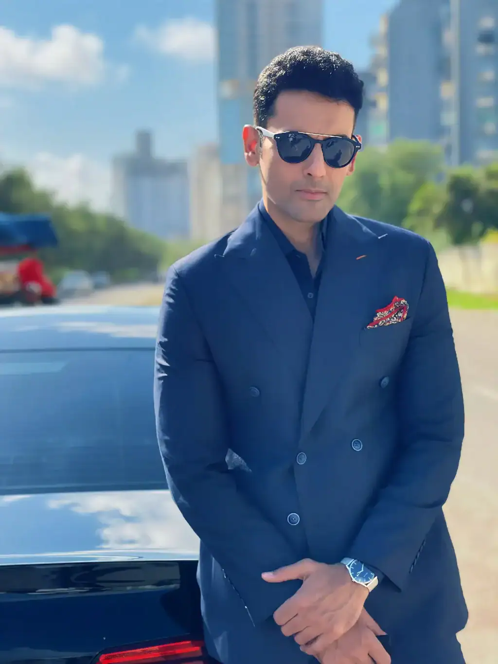 Mohib Mirza Discusses Marrying a Burger