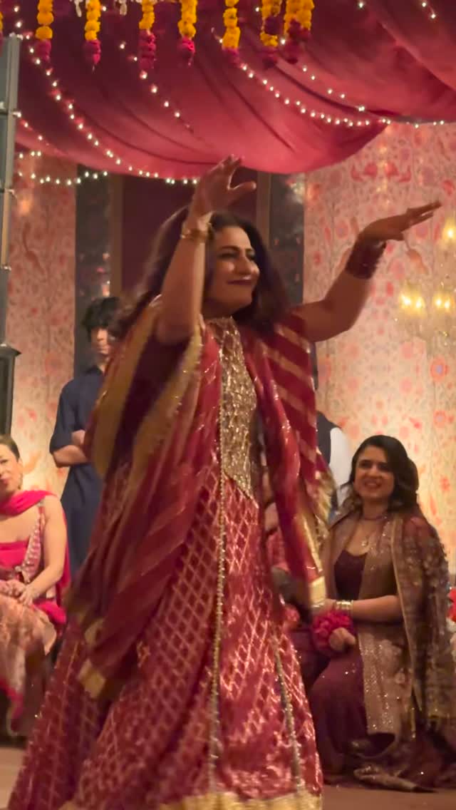 Saba Hameed & Deedar Dance At Iffat Omar Daughter’s Wedding Goes Viral