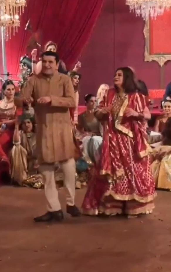 Saba Hameed & Deedar Dance At Iffat Omar Daughter’s Wedding Goes Viral