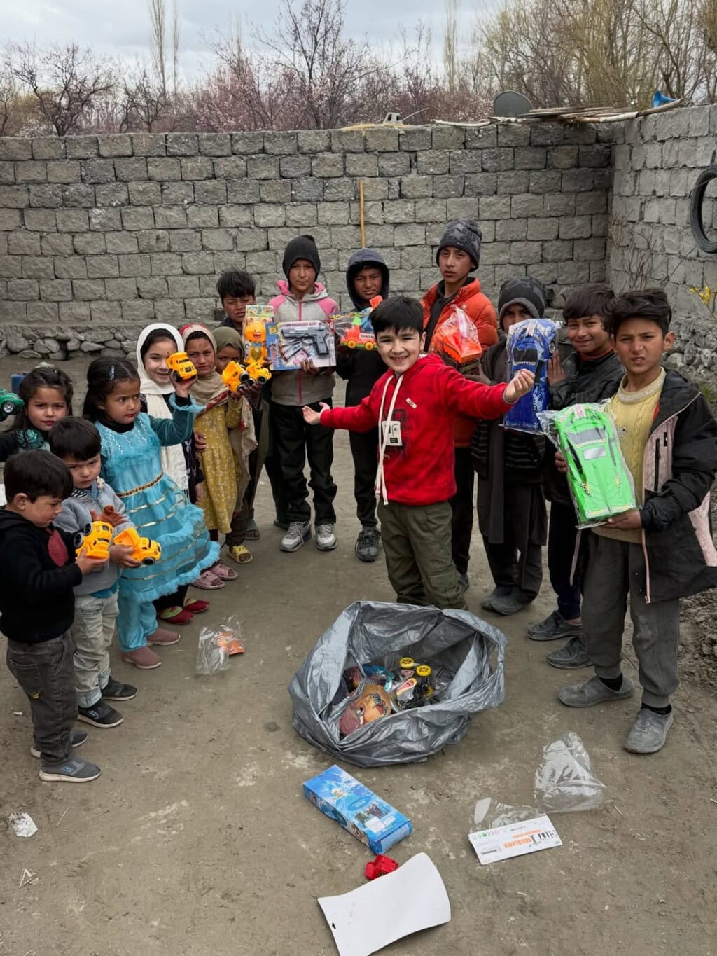 Shiraz & Muskan Bring Eidi For Their Village Kids