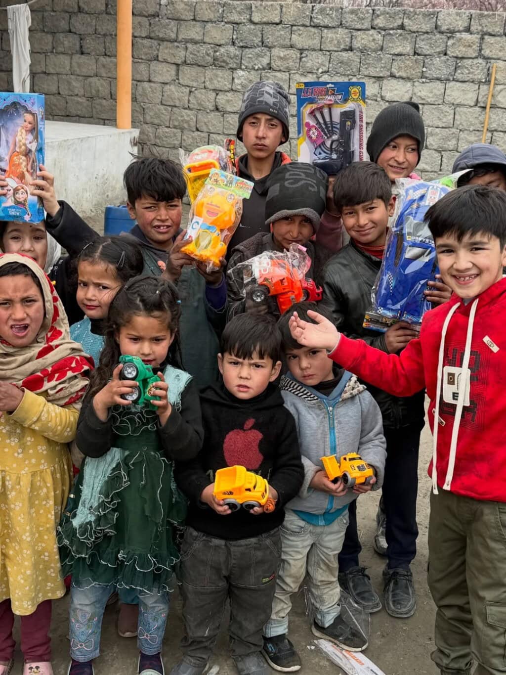 Shiraz & Muskan Bring Eidi For Their Village Kids