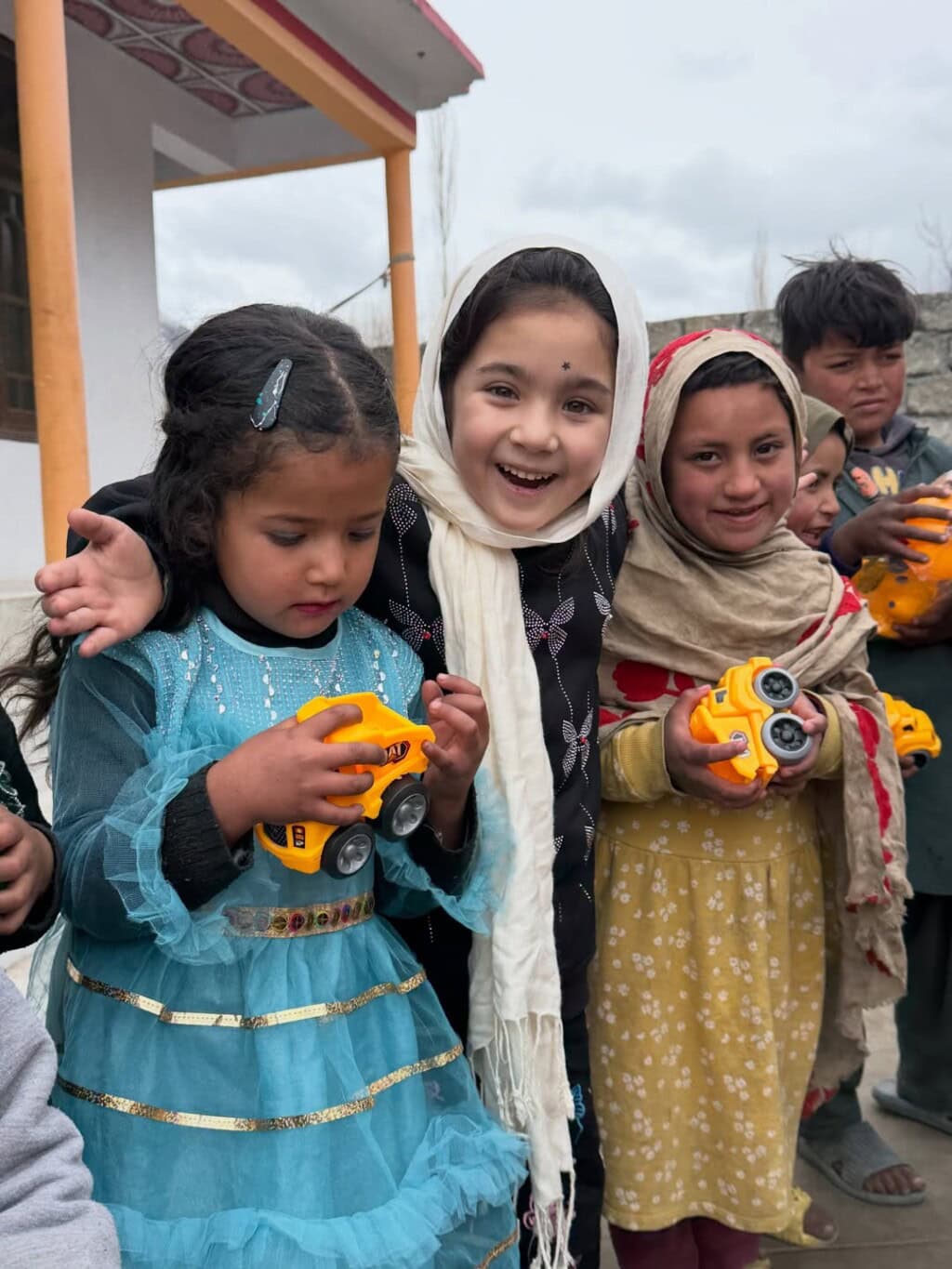 Shiraz & Muskan Bring Eidi For Their Village Kids