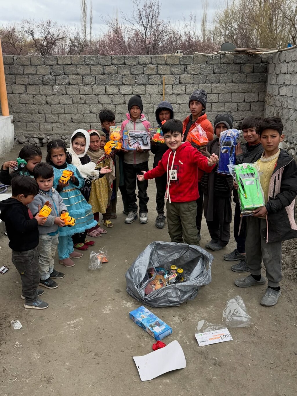 Shiraz & Muskan Bring Eidi For Their Village Kids