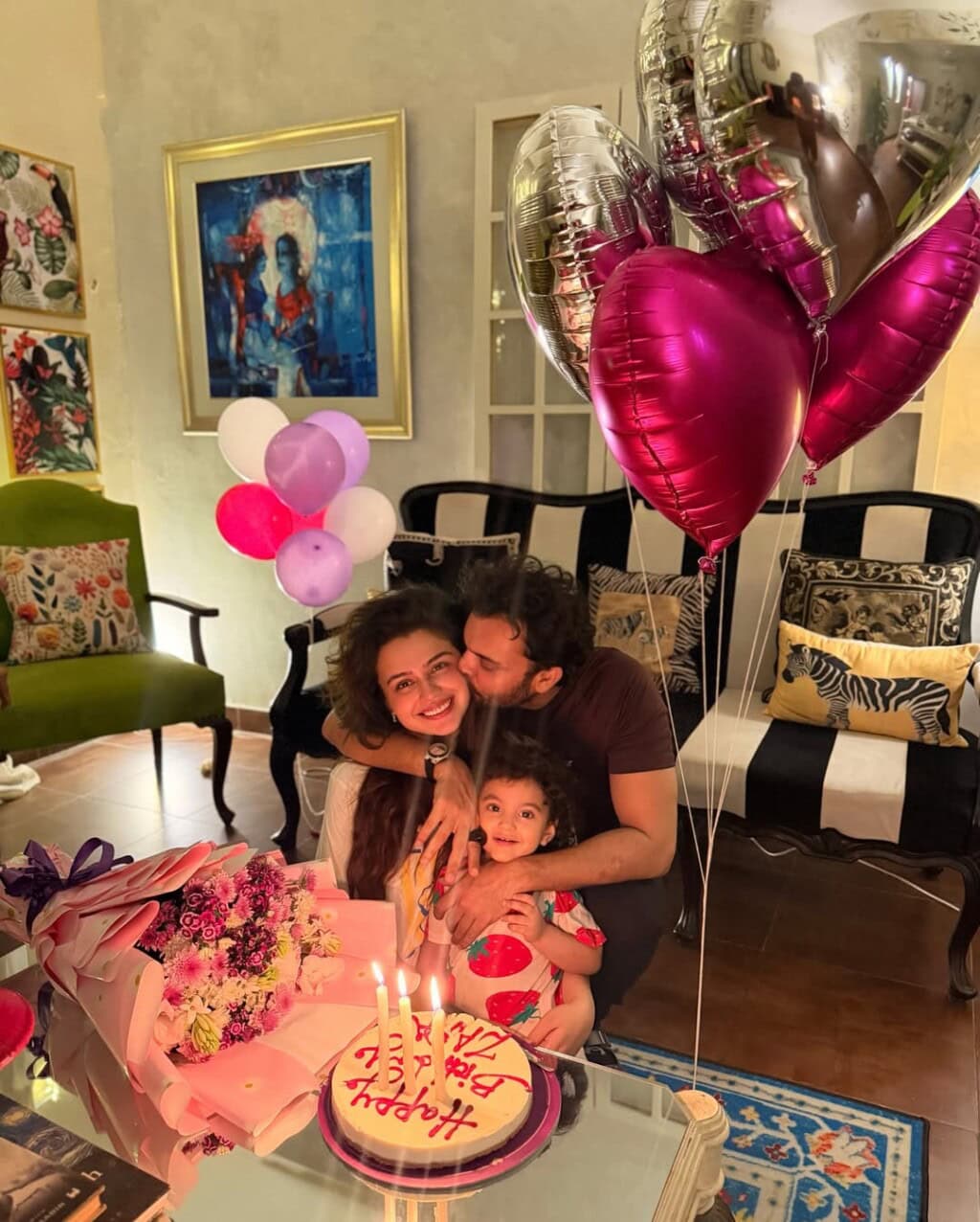 Zara Noor Abbas Sweet Birthday Celebration With Family