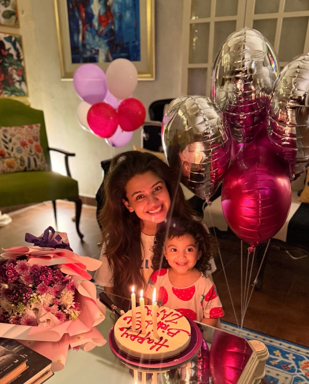 Zara Noor Abbas Sweet Birthday Celebration With Family