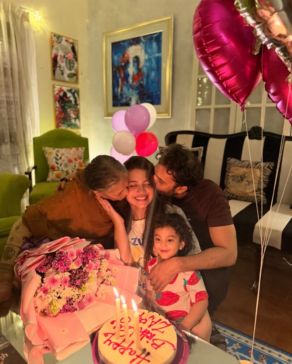 Zara Noor Abbas Sweet Birthday Celebration With Family