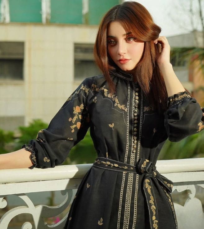 Alizeh Shah’s Heavy Make Up in Khwaab Meray Criticized