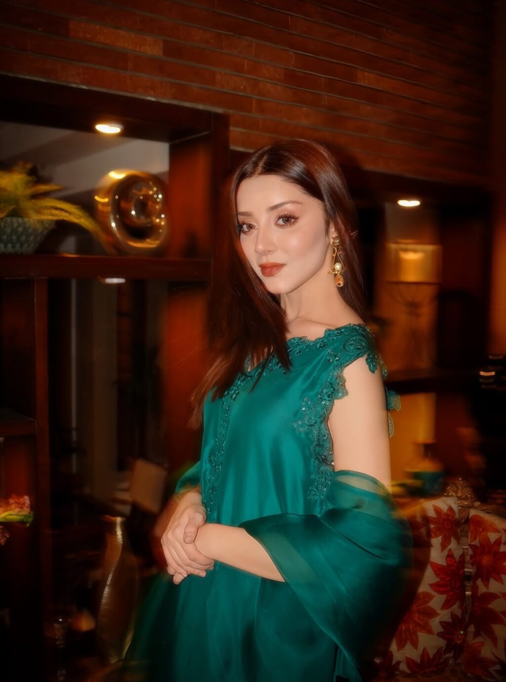 Alizeh Shah Discloses Inappropriate Offer By A Social Media User