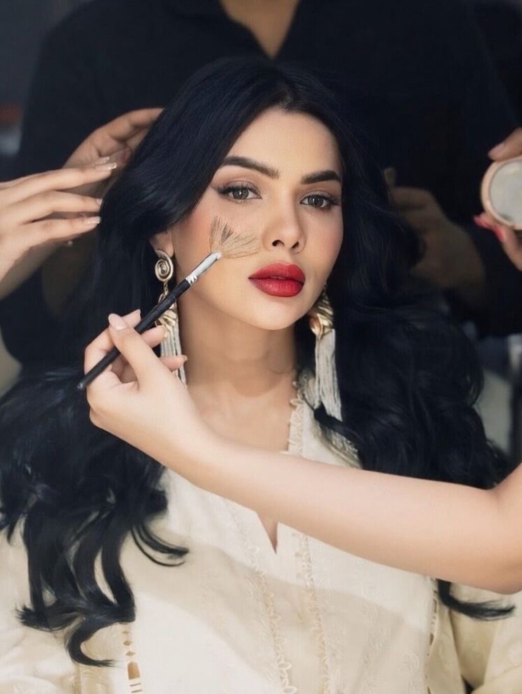 Sara Loren’s Surgeries & Beauty Standards Trolled
