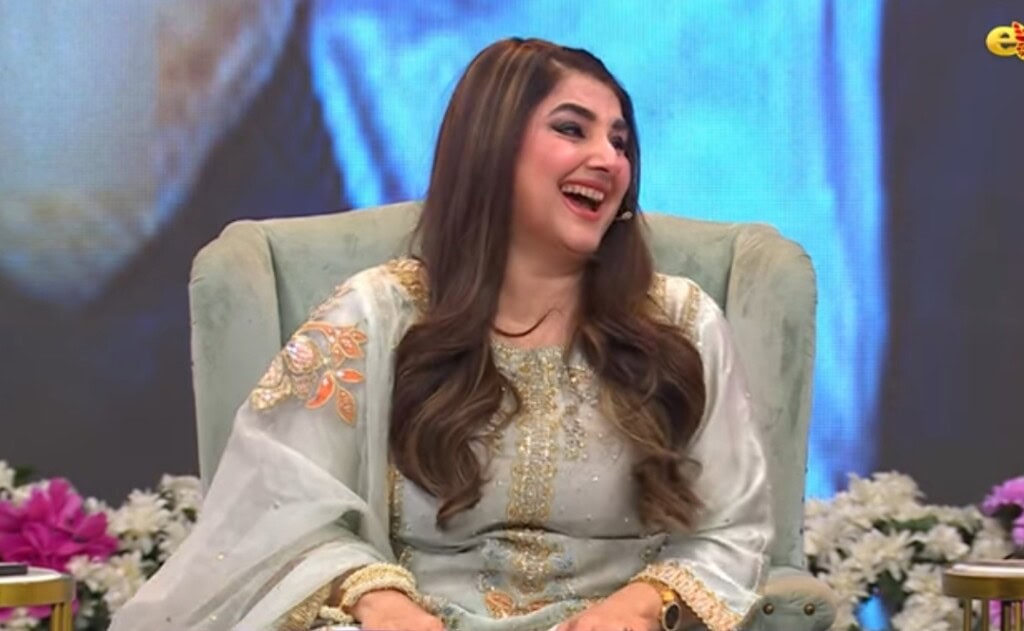 Javeria Saud In Trouble After Sharing Fake Yumna Zaidi Picture