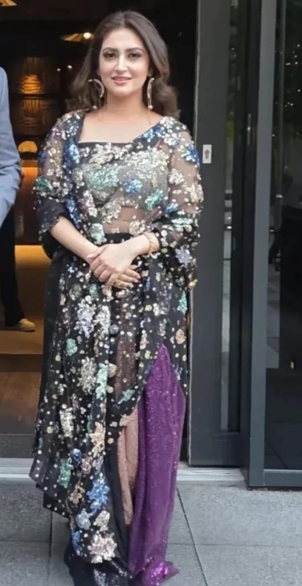 Netizens Compare Hiba Bukhari and Momina Iqbal