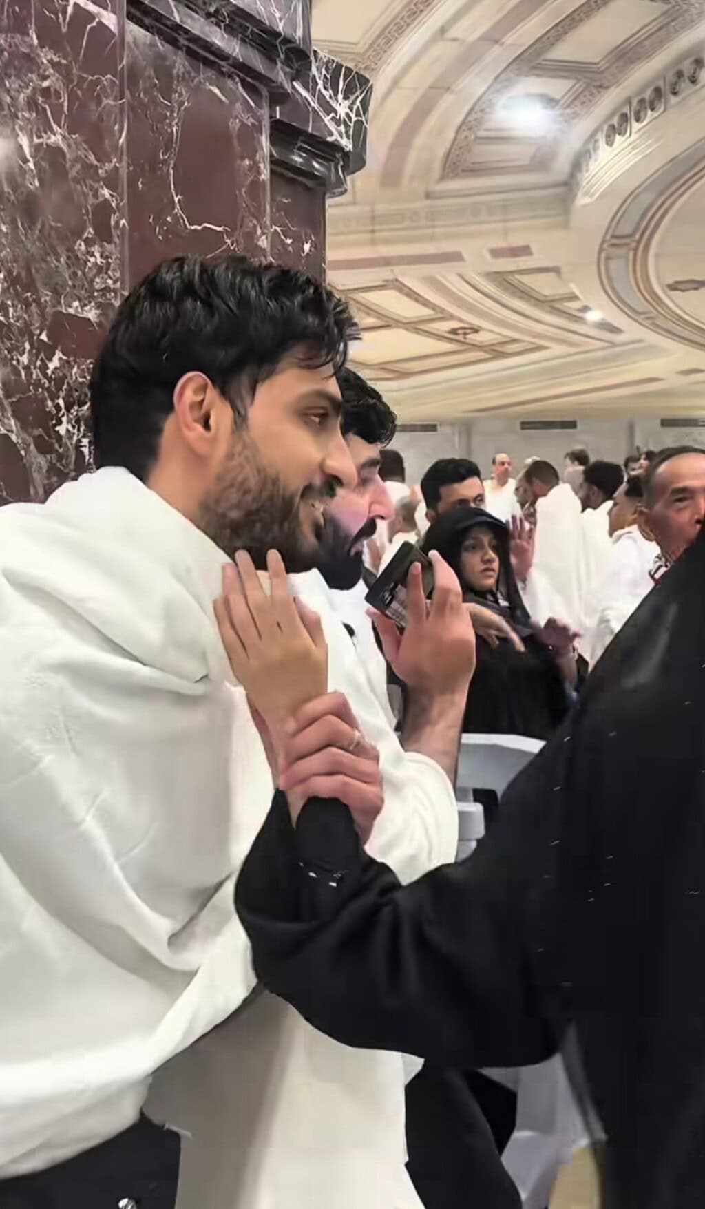 Omer Shahzad & Shanzay Lodhi’s PDA During Tawaf Upsets Fans
