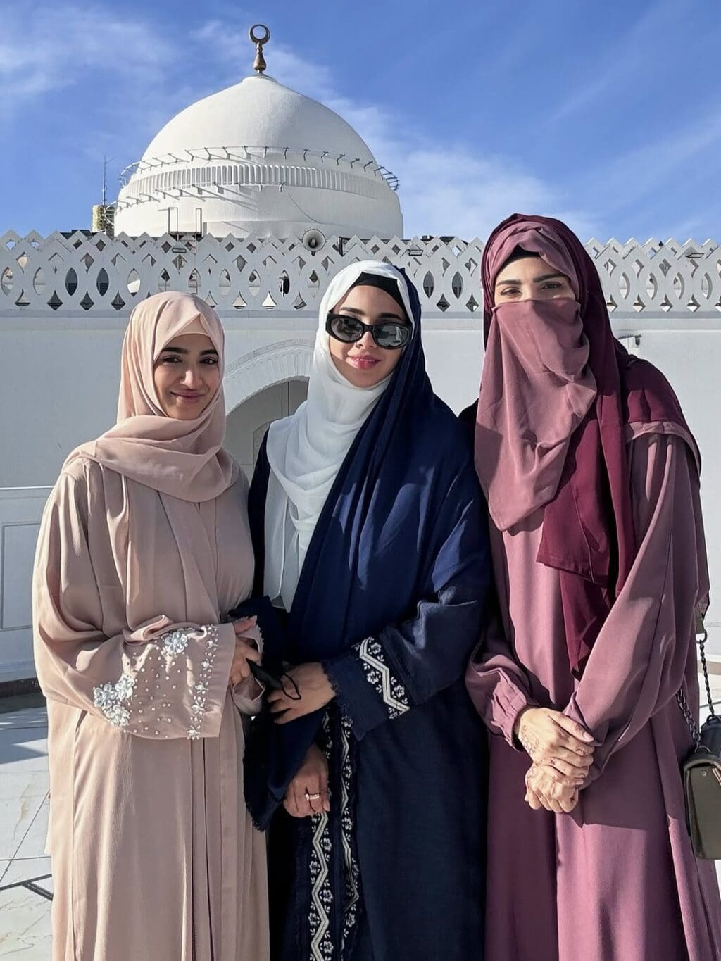 Sonya Hussyn Shares Memories from Her Umrah Trip