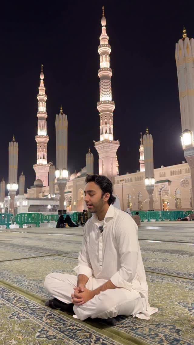 Aashir Wajahat Recites Naat In Madinah Munawarrah