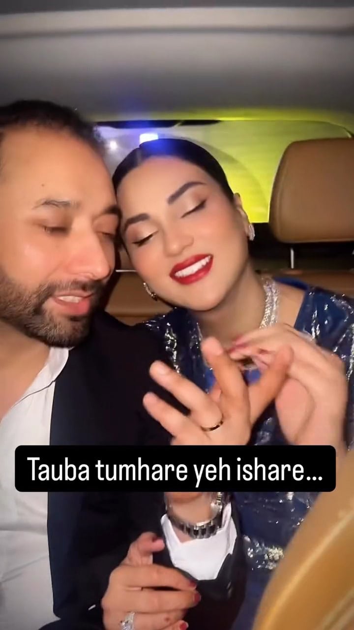 Fiza Ali Romancing Infront Of Daughter Criticized
