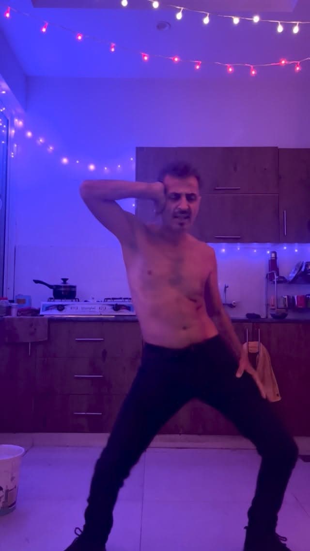 Faisal Rehman’s Shirtless Dance Amuses Netizens