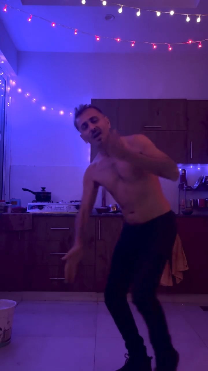 Faisal Rehman’s Shirtless Dance Amuses Netizens