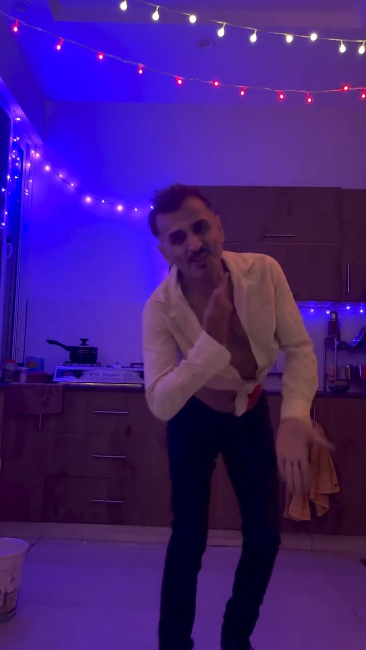 Faisal Rehman’s Shirtless Dance Amuses Netizens