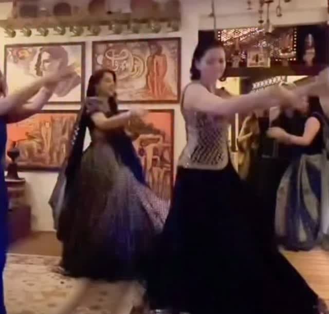 Hania Aamir’s Viral Dance At Friend’s Wedding