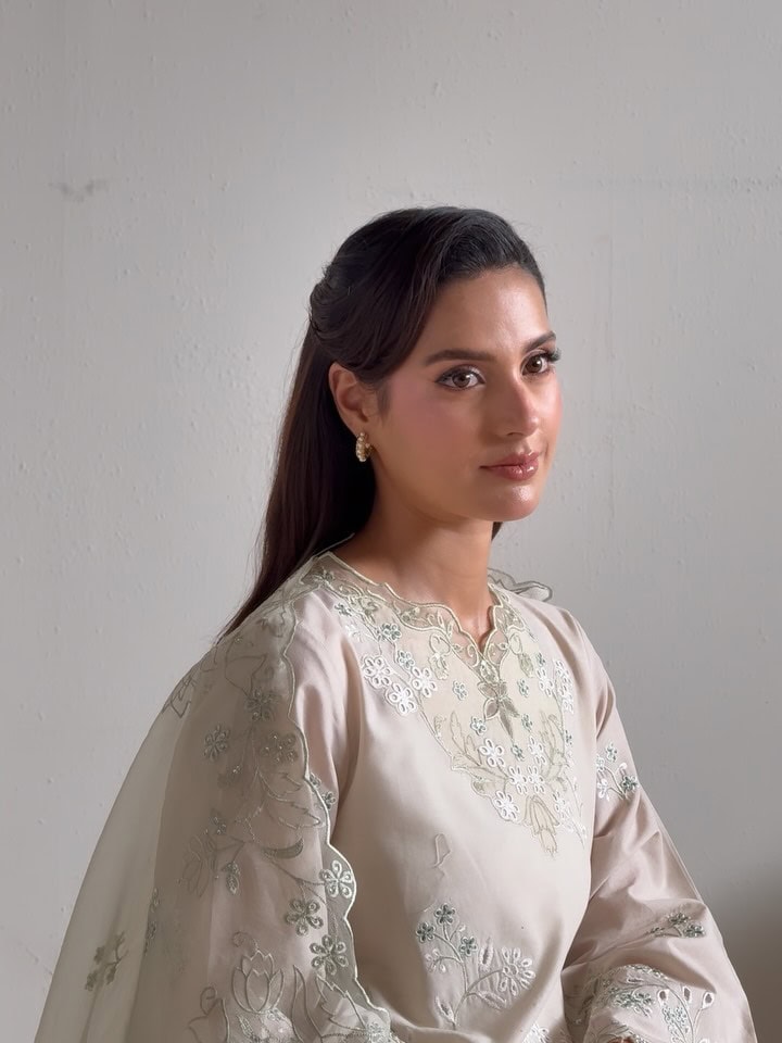 Iqra Aziz’s Photodump Reveals Balance Between Motherhood & Stardom