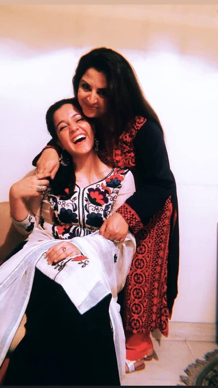 Senior Actress Naima Khan’s Stylish 90s Photos Stuns Fans
