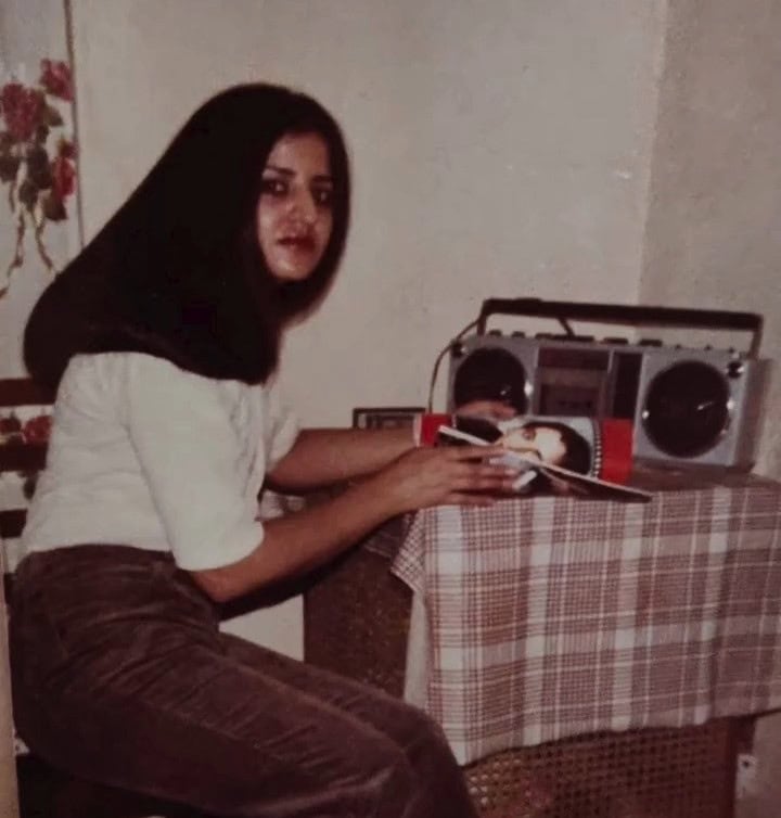 Senior Actress Naima Khan’s Stylish 90s Photos Stuns Fans