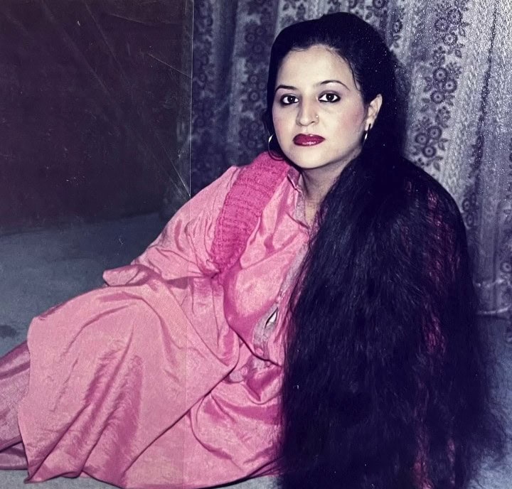 Senior Actress Naima Khan’s Stylish 90s Photos Stuns Fans