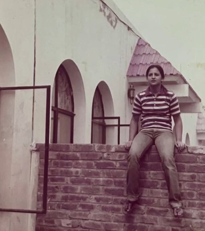 Senior Actress Naima Khan’s Stylish 90s Photos Stuns Fans