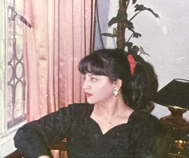 Senior Actress Naima Khan’s Stylish 90s Photos Stuns Fans