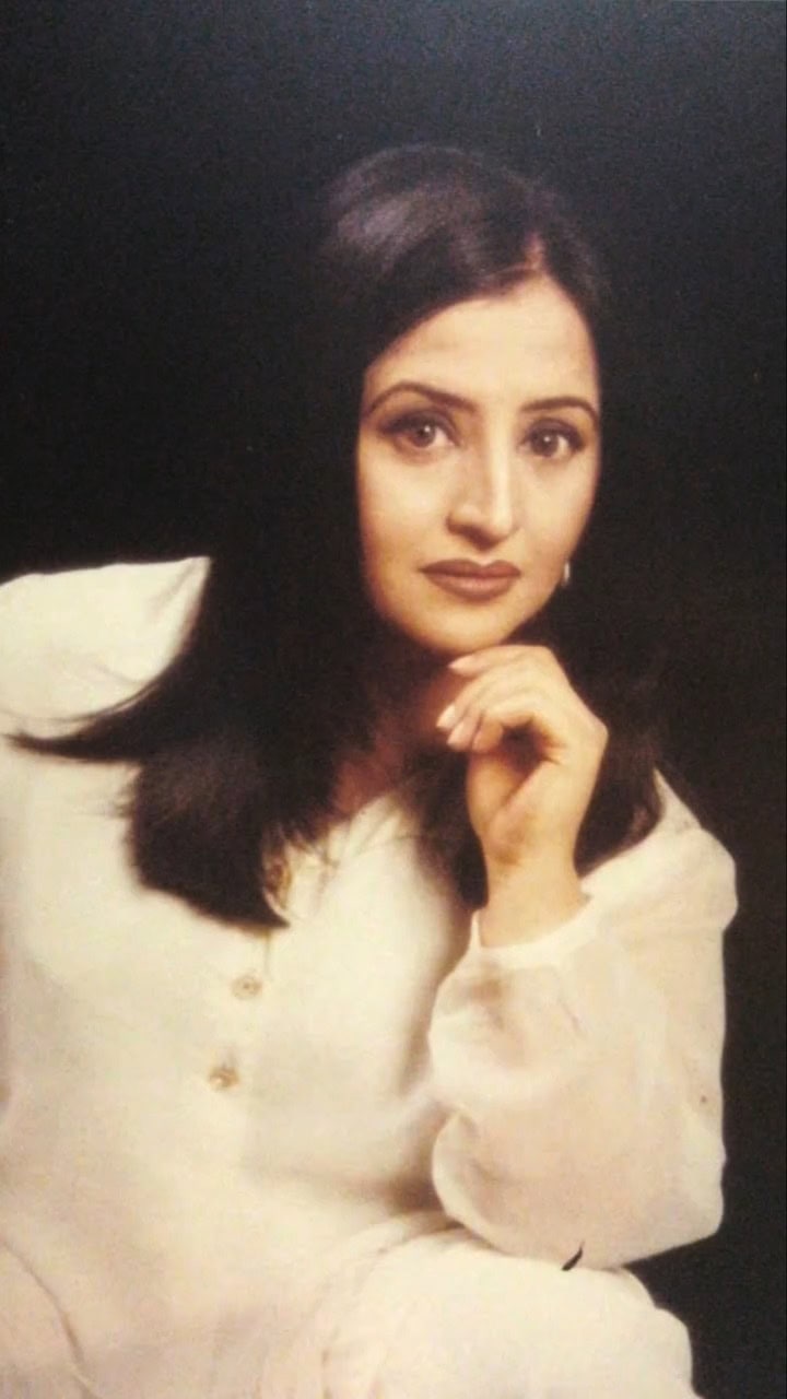 Senior Actress Naima Khan’s Stylish 90s Photos Stuns Fans