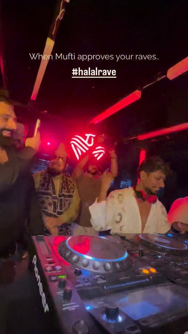 Mufti Abdul Qavi Spotted Attending A Rave