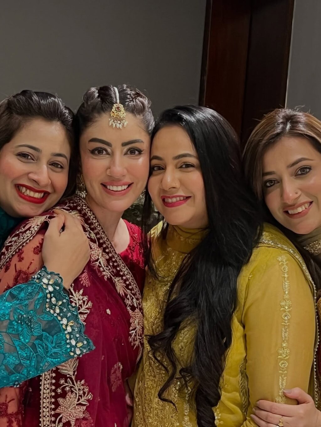 Saba Faisal’s Gorgeous Family Clicks From A Wedding