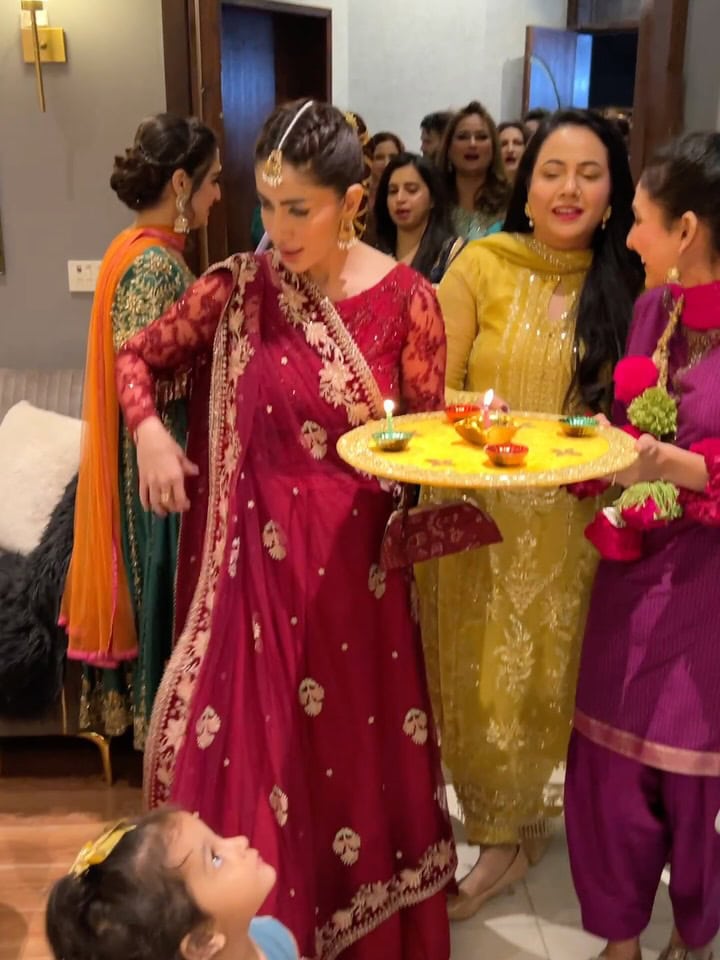 Saba Faisal’s Gorgeous Family Clicks From A Wedding