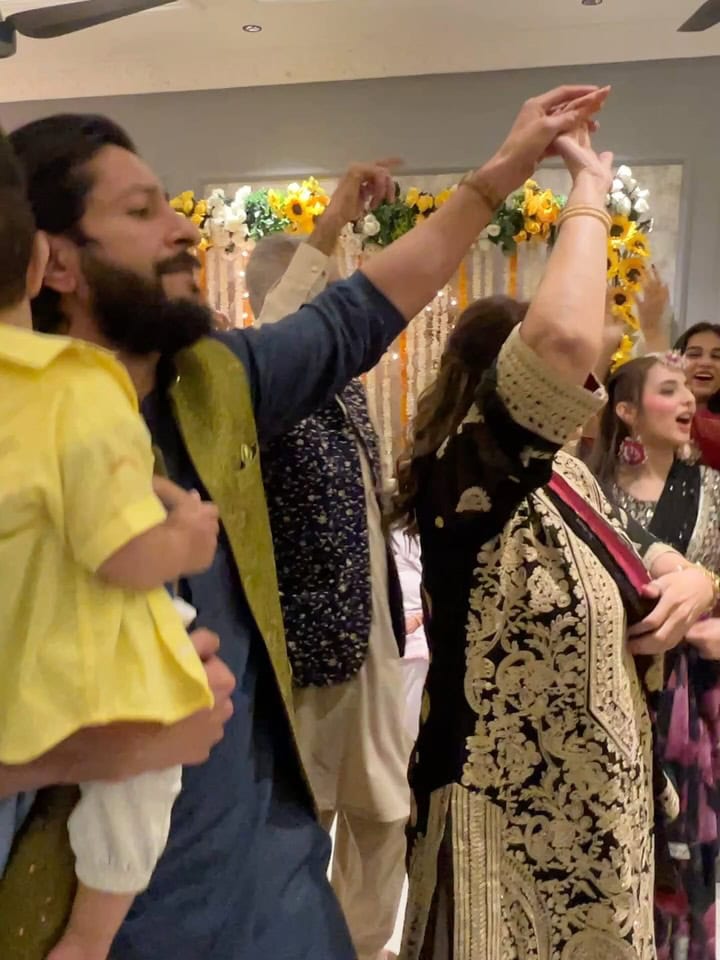Saba Faisal’s Gorgeous Family Clicks From A Wedding