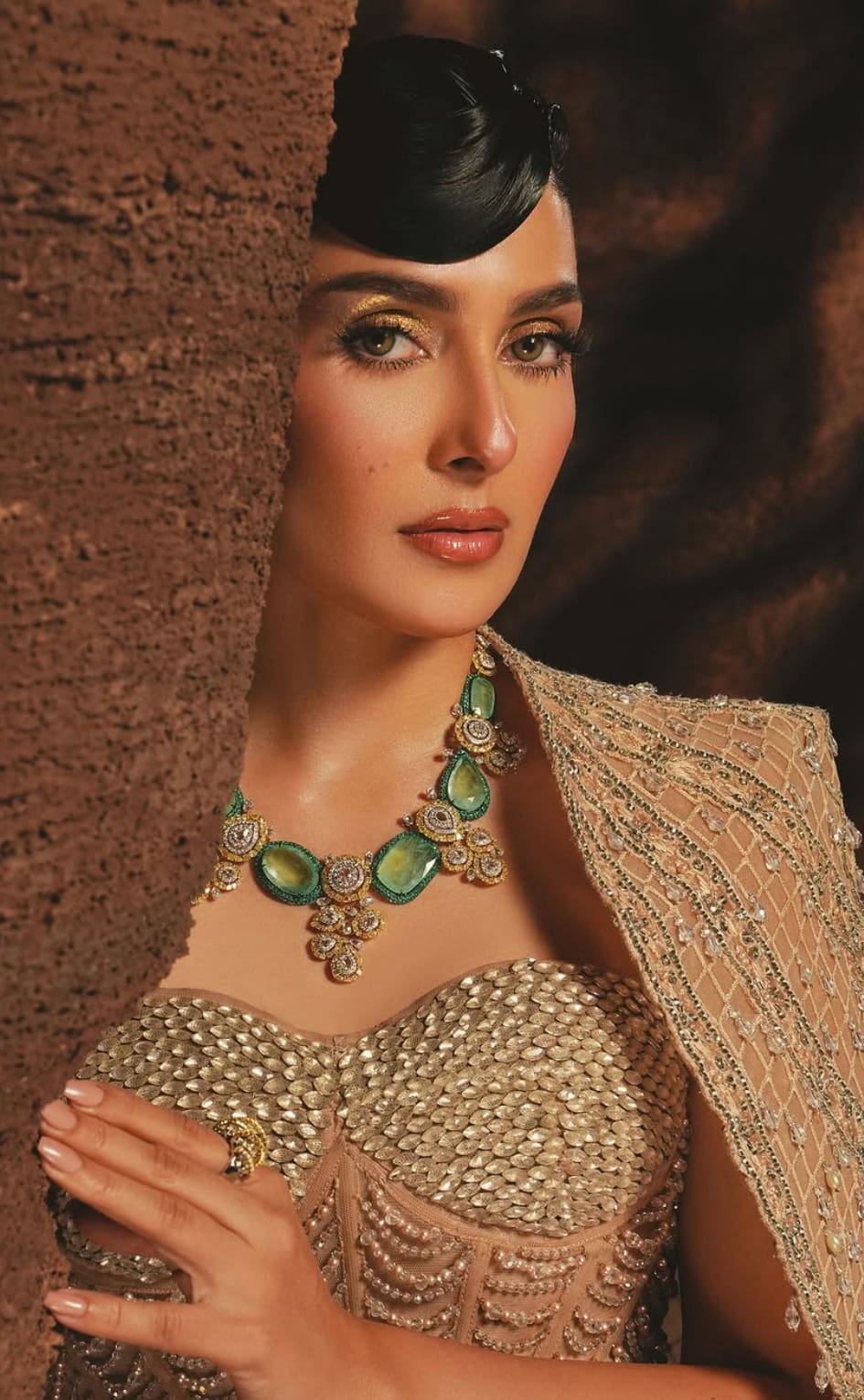 Ayeza Khan’s Outfit Choice For Jewelry Brand Disappoints Fans