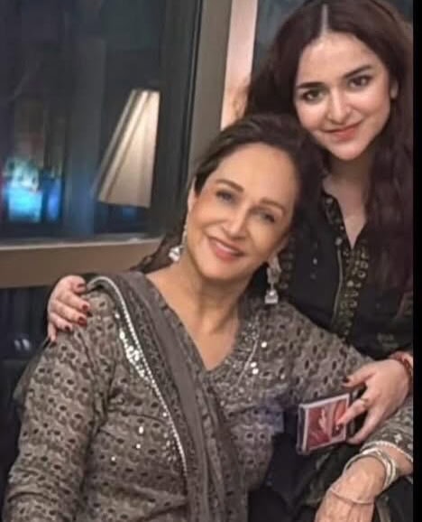 Bushra Ansari’s 70th Birthday Celebrations With Friends