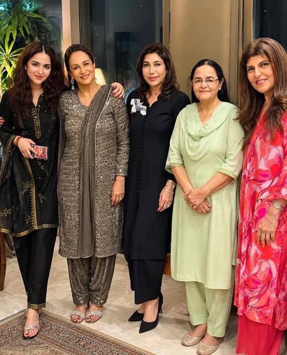 Bushra Ansari’s 70th Birthday Celebrations With Friends