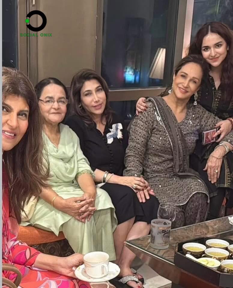 Bushra Ansari’s 70th Birthday Celebrations With Friends