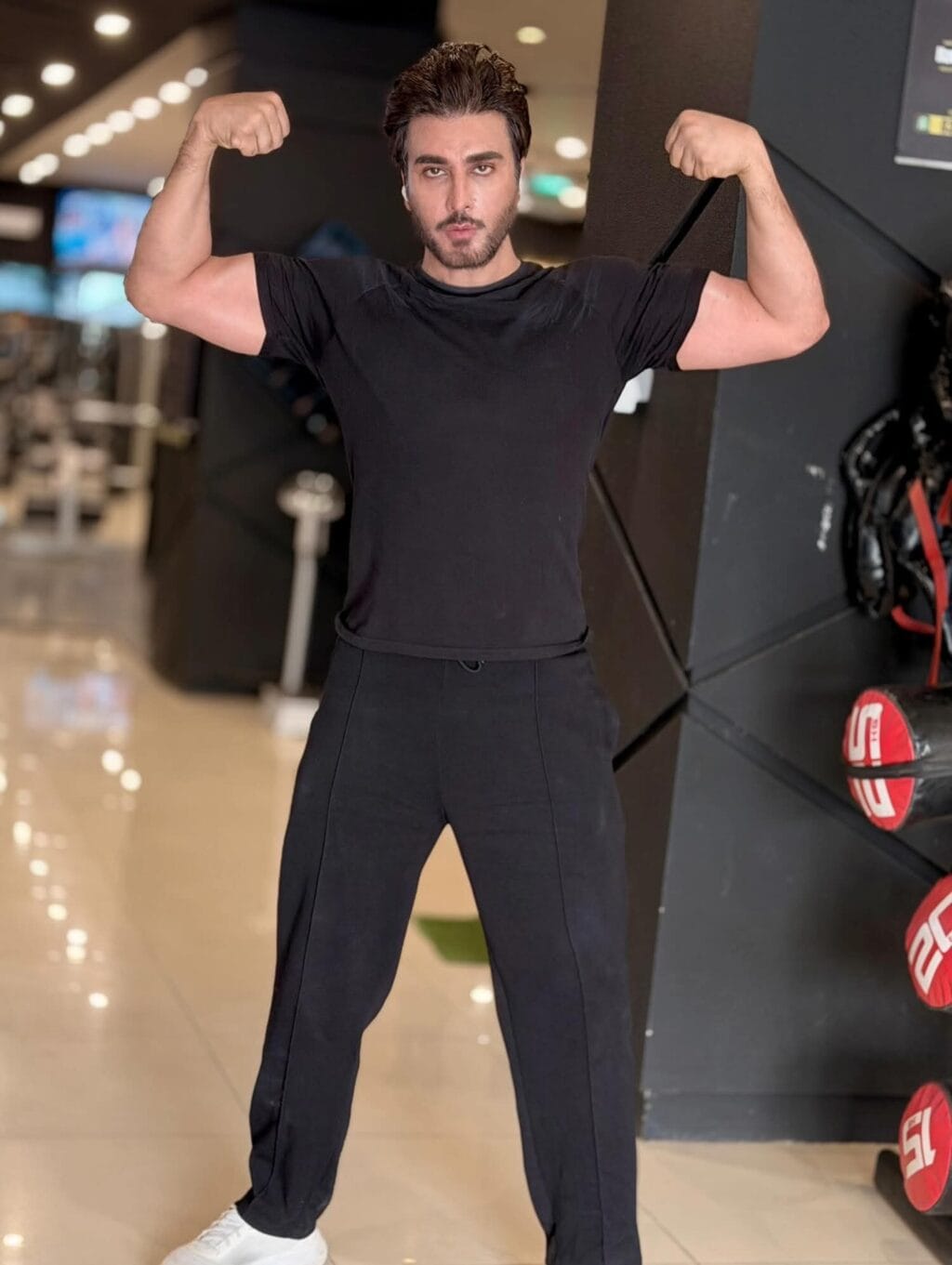 Imran Abbas Trolled For Flaunting Fitness
