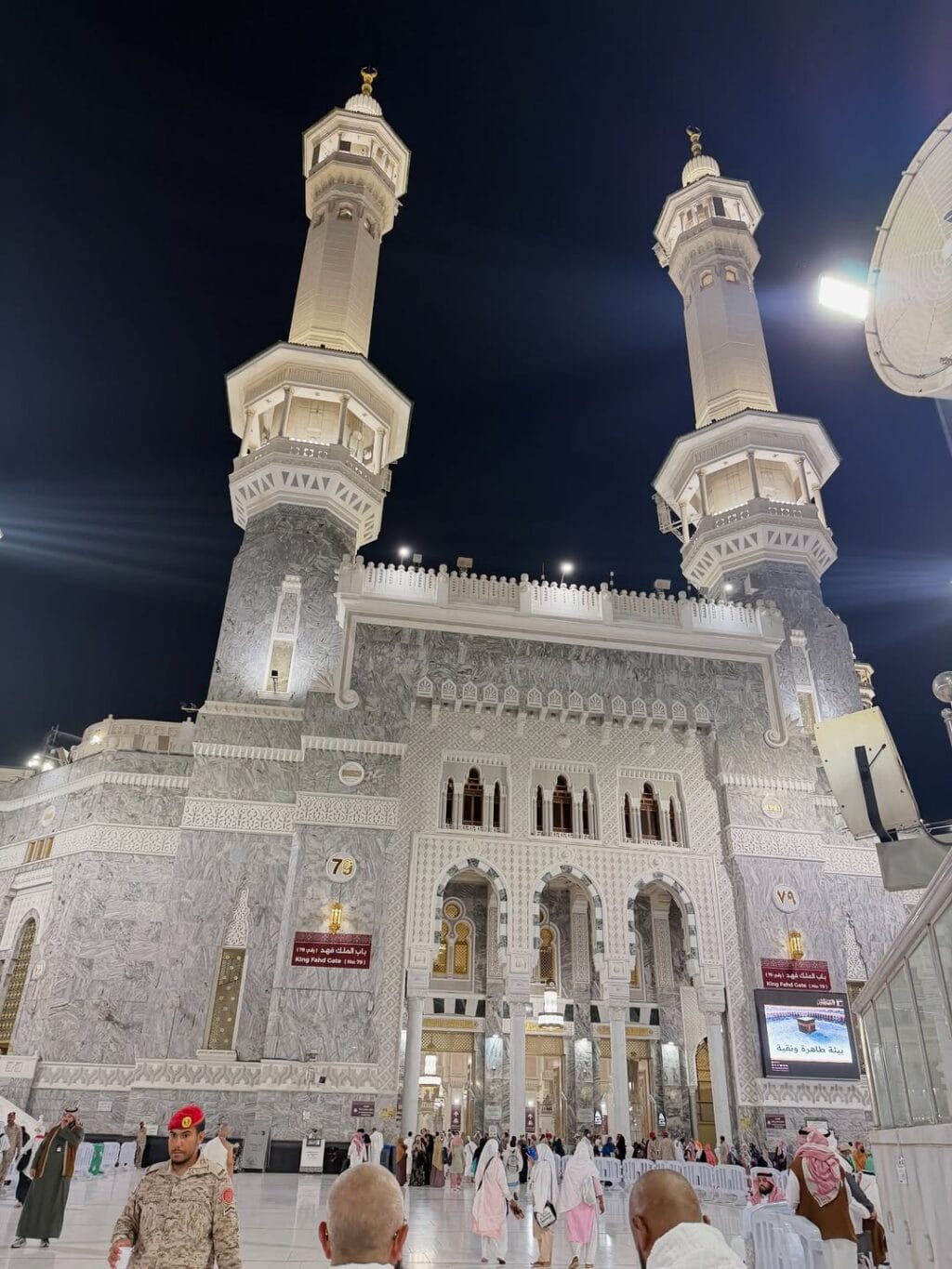 Pakistani Celebrities Performing Hajj in 2026 Pakistani Celebrities Performing Hajj in 2026