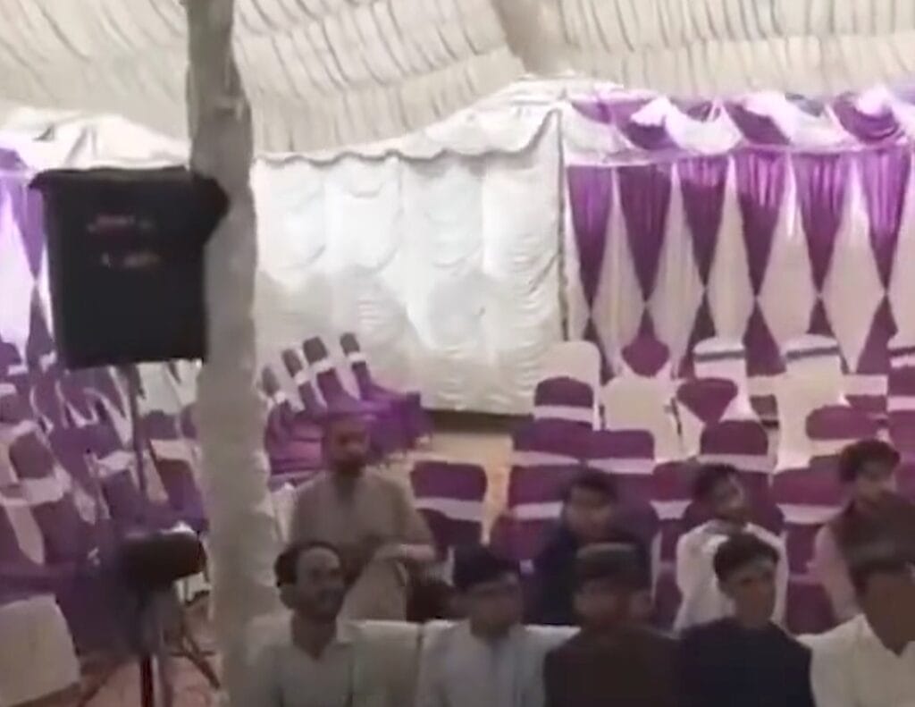 Iqrar ul Hassan’s Address to Empty Chaired Jalsa Trolled