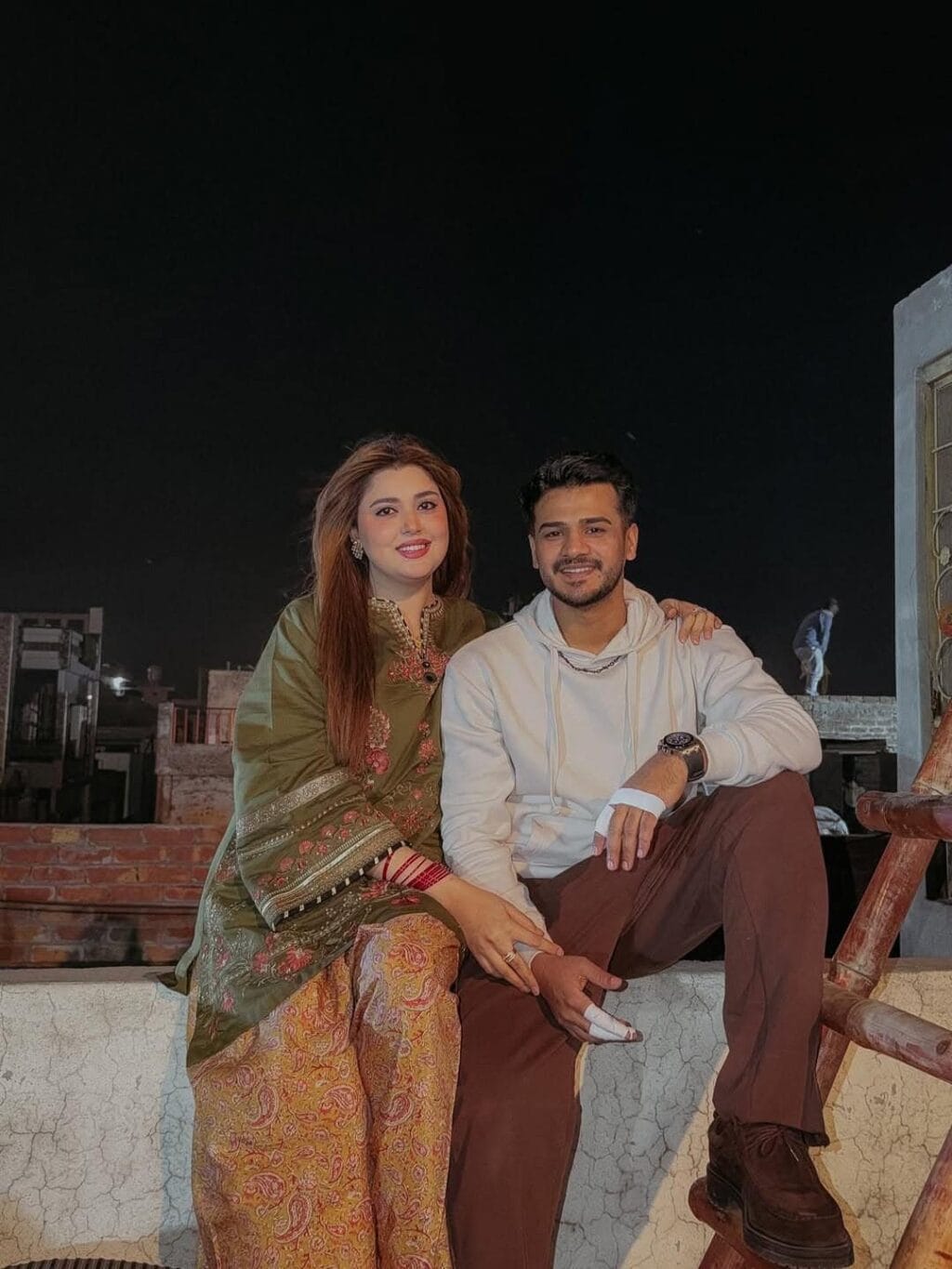 Kanwal Aftab Criticized for Defending Wearing Make Up During Hajj Journey Kanwal Aftab Criticized for Defending Wearing Make Up During Hajj Journey