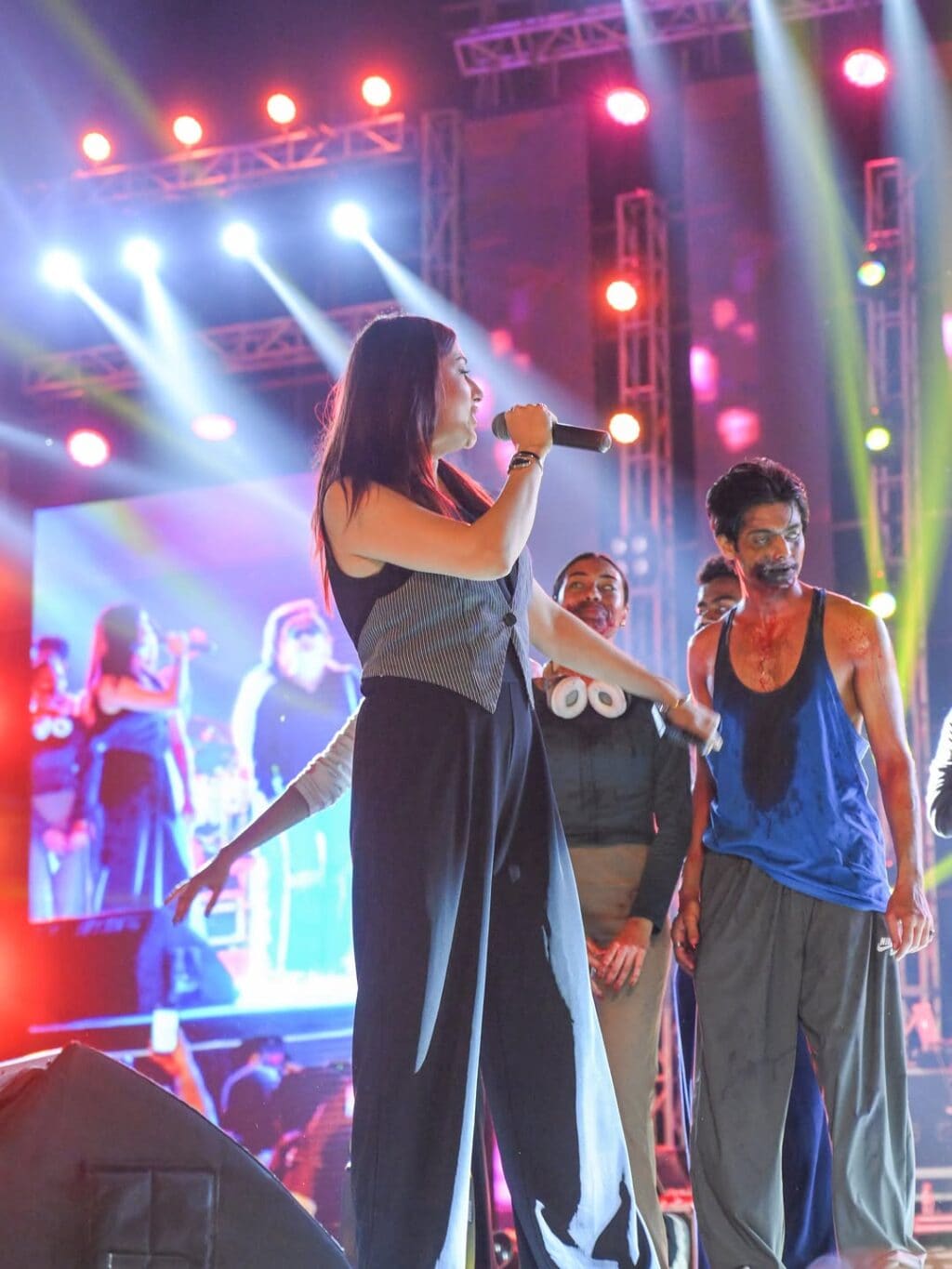 Mehwish Hayat & Fahad Mustafa’s New Pictures from Zombie Promotion