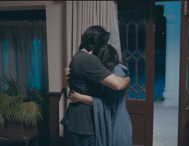 Sahar Hashmi’s Hugging Scene in Zanjeerain Bold & Unnecessary