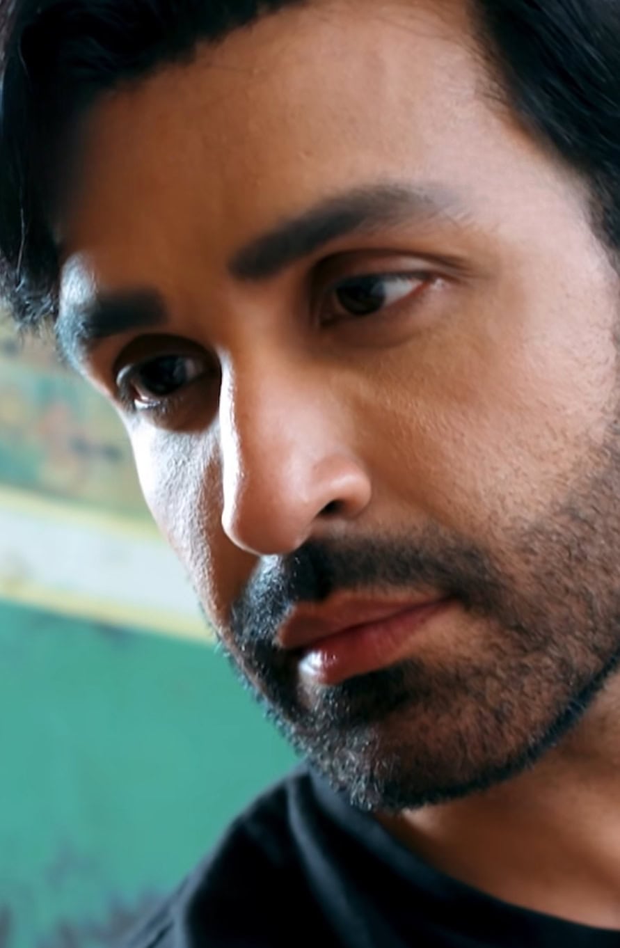 Alizeh Shah’s Romantic Scene in Khwaab Meray Trolled